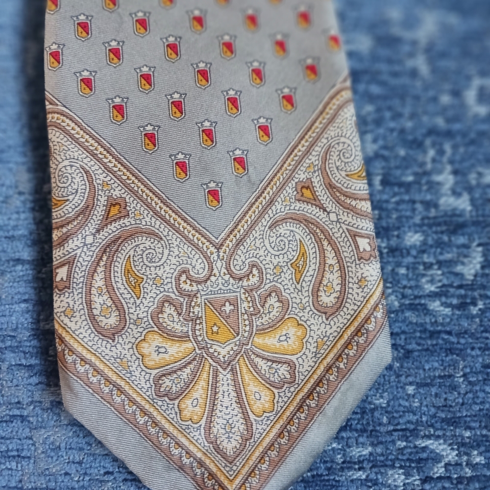Sakowitz taupe tie